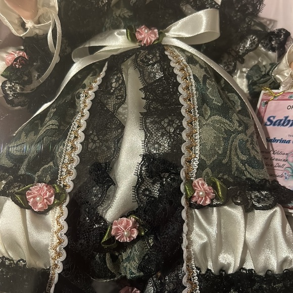 Sabrina Collection By Katrina Morandi 1998 Porcelain Doll - Picture 9 of 9